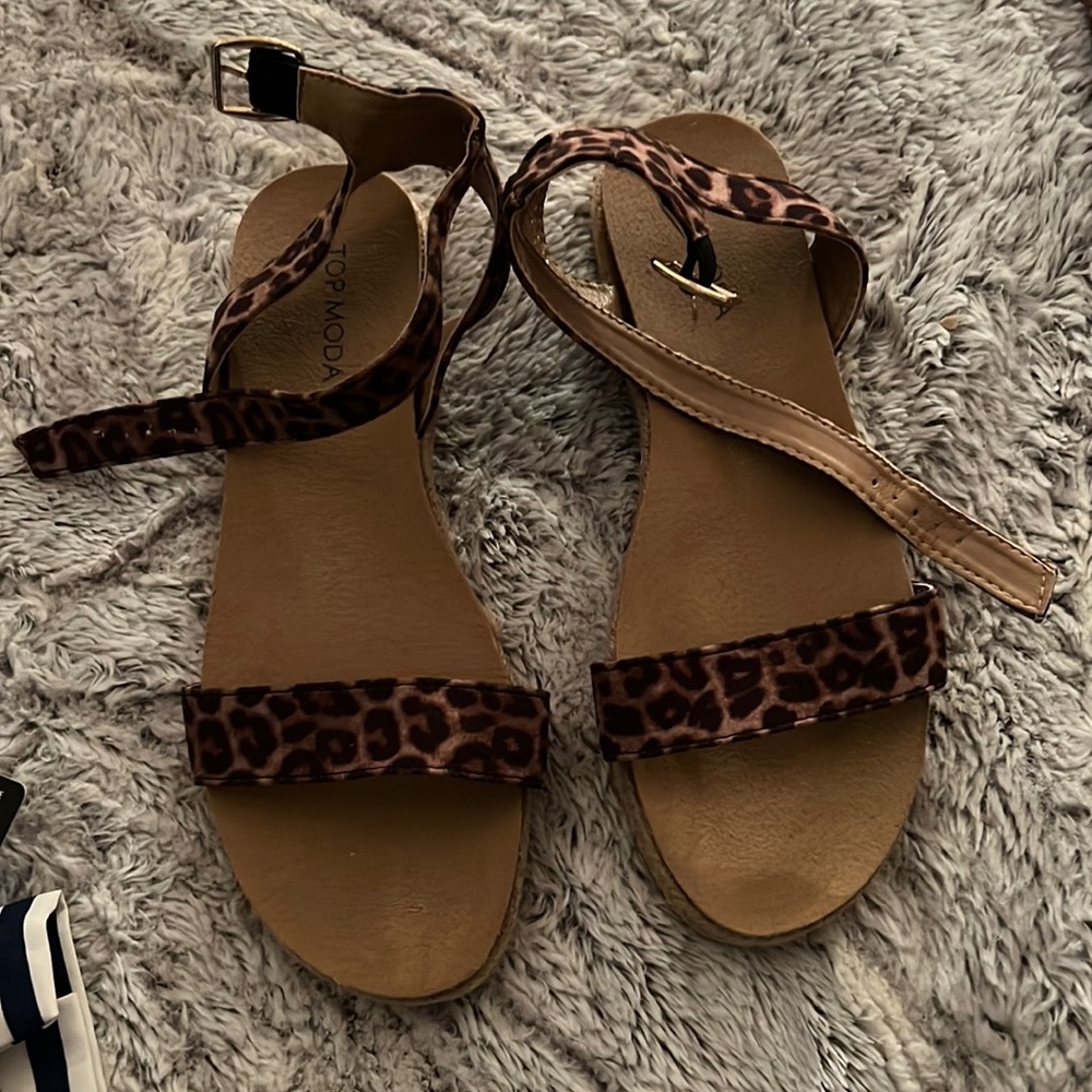 Womens shoes size 8 1/2